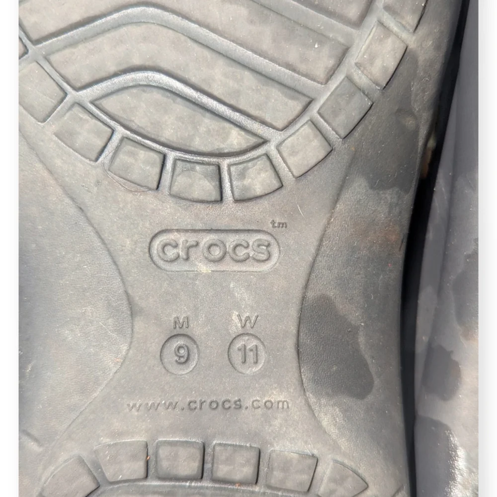 Crocs size 9M/11W Unisex Black Flip Flop Thong Sandals